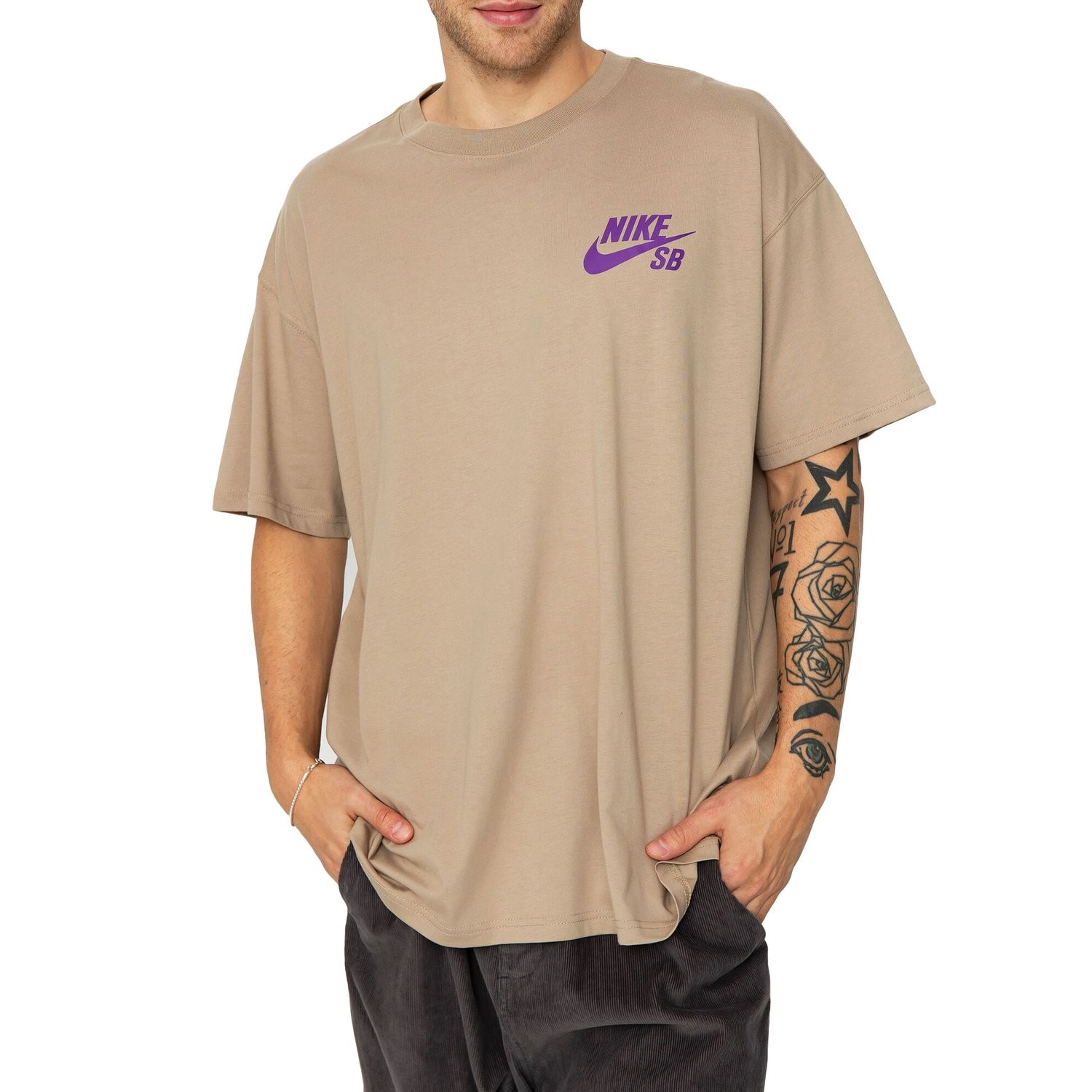 Camiseta Nike SB Manga Curta Logo Caqui - Kapiva Calçados