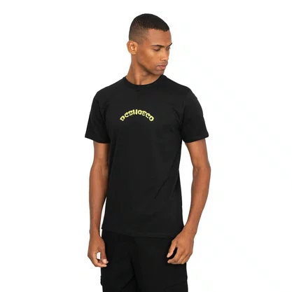 Camiseta DC Manga Curta Couch Chilling Preta