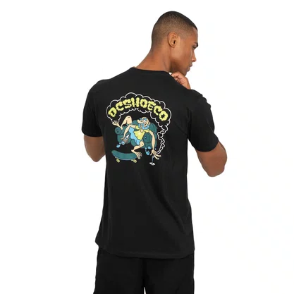 Camiseta DC Manga Curta Couch Chilling Preta