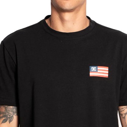 Camiseta DC Manga Curta Flag Preto