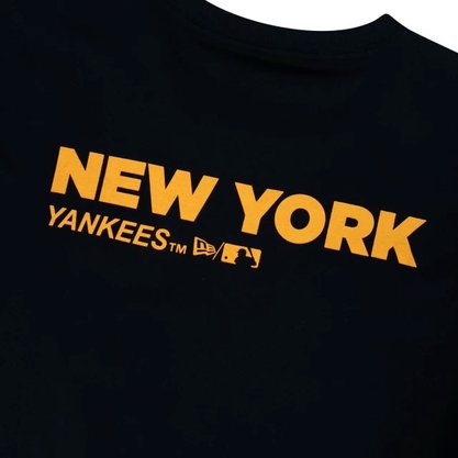 Camiseta New Era Manga Curta New York Yankees Essentials Preto