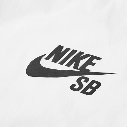 Camiseta Nike SB Manga Curta Logo Preta