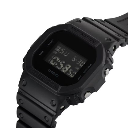 Relógio G-Shock Casio Digital Preto DW-5600UBB