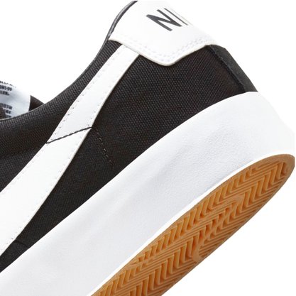Tênis Nike SB Zoom Blazer Low Pro GT Preto/ Branco